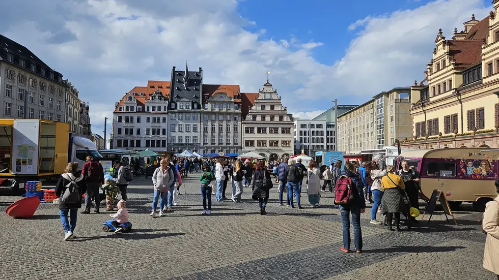 Der Leipziger Abendmarkt läuft jeden vierten Donnerstag im Monat auf dem Markt - von 16 bis 21 Uhr. Der Leipziger Abendmarkt läuft jeden vierten Donnerstag im Monat auf dem Markt - von 16 bis 21 Uhr.