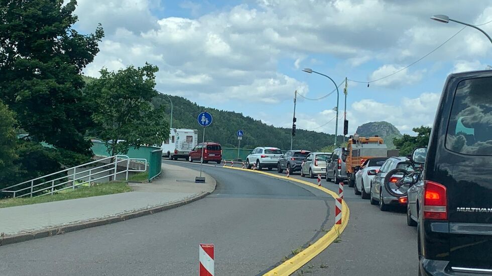 Bereits in diesem Sommer gabs wegen der Baustoffprüfung eine Ampelregelung vor der Elbbrücke in Bad Schandau