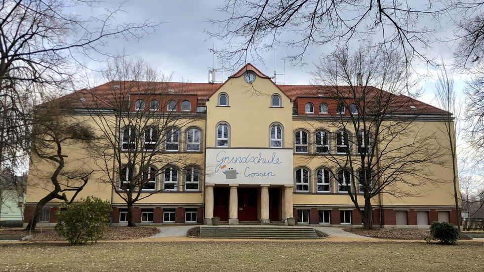 Die Grundschule in Crossen soll im Juli 2022 fertig saniert sein. 
