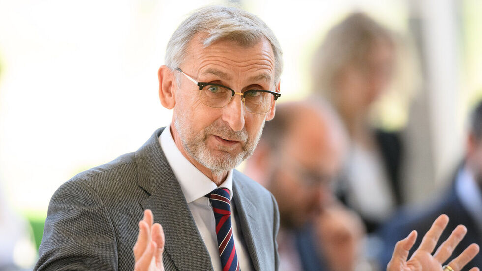 Sachsens Innenminister Armin Schuster. (Archivbild)