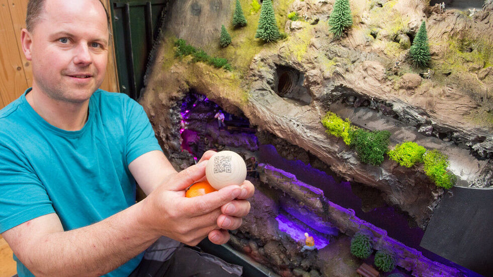 Jens Wagner vom Huthaus freut sich, dass auch am Bergwerk eine Kugelbahn steht.