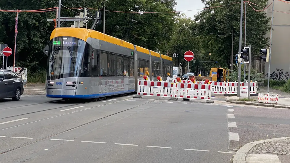 Die Käthe-Kollwitz-Straße ist in Höhe Marschnerstraße stadteinwärts gesperrt worden. Die Reparatur dauert voraussichtlich bis Ende der Woche. Die Käthe-Kollwitz-Straße ist in Höhe Marschnerstraße stadteinwärts gesperrt worden. Die Reparatur dauert voraussichtlich bis Ende der Woche.