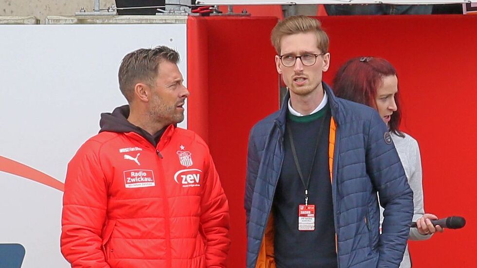 FSV-Geschäftsführer Marvin Klotzkowsky (re.) im Gespräch mit Vorstand Matthias Krauß FSV-Geschäftsführer Marvin Klotzkowsky (re.) im Gespräch mit Vorstand Matthias Krauß