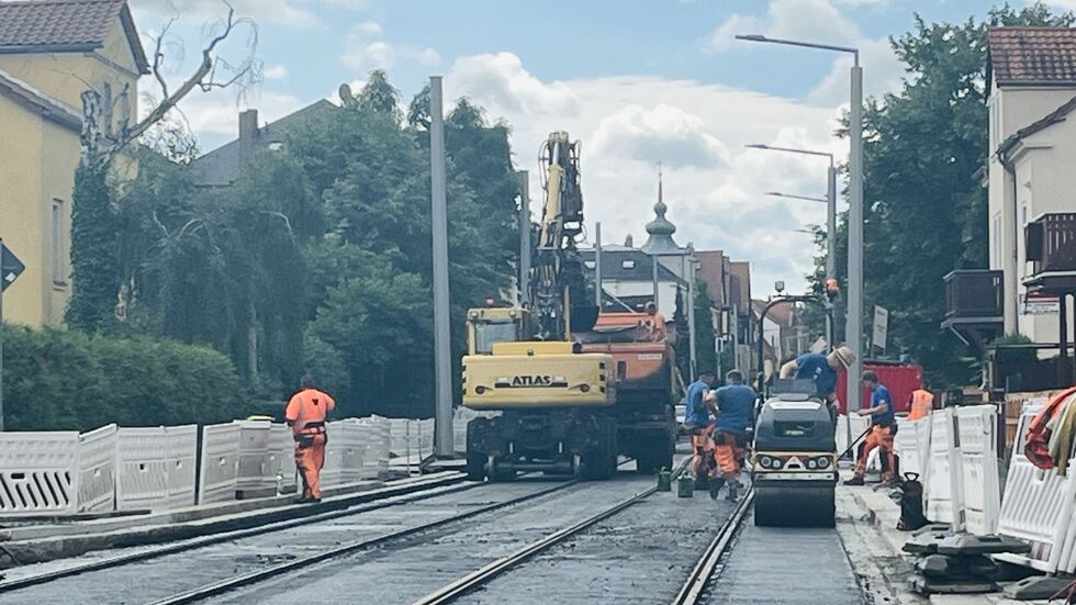 Bis zu 60 Bauarbeiter sind zeitgleich auf der Großbaustelle zu Gange Bis zu 60 Bauarbeiter sind zeitgleich auf der Großbaustelle zu Gange
