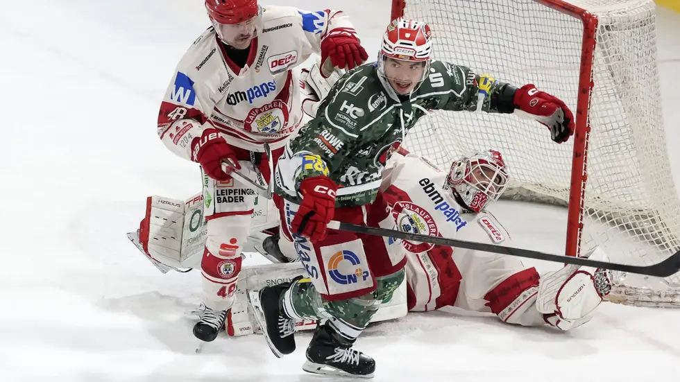 Adam McCormick netzt ein.