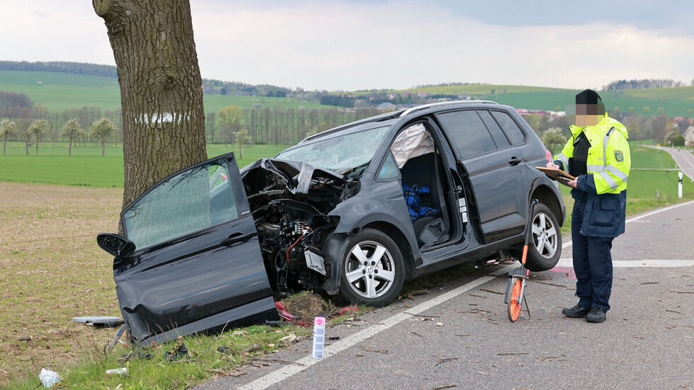 Der verunfallte VW Touran.