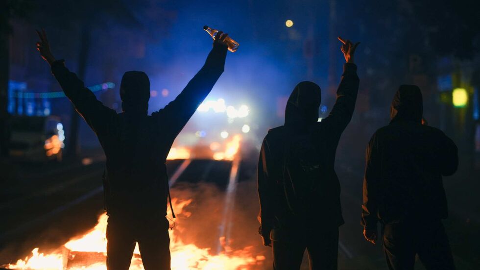 Bereits vor dem eigentlichen "Tag X" ist es in der Nacht auf Samstag am Wiedebachplatz zu schweren Ausschreitungen gekommen. Bereits vor dem eigentlichen "Tag X" ist es in der Nacht auf Samstag am Wiedebachplatz zu schweren Ausschreitungen gekommen.