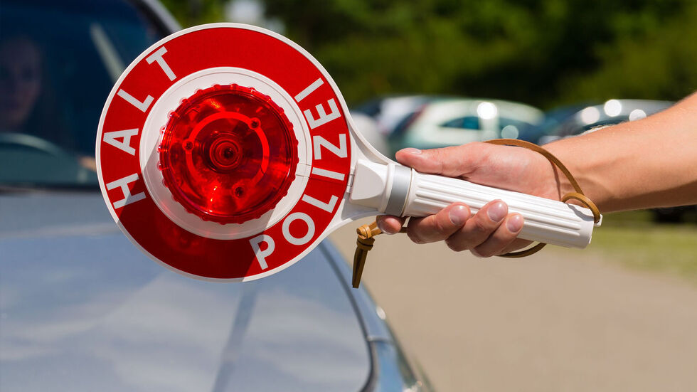 Ein 45-jähriger VW-Fahrer hat am Donnerstag in Chemnitz versucht, vor einer Verkehrskontrolle zu fliehen.