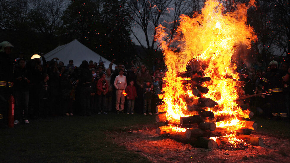 In vielen Orten der Lausitz lodern zur Walpurgisnacht die Hexenfeuer. (Symbolbild)