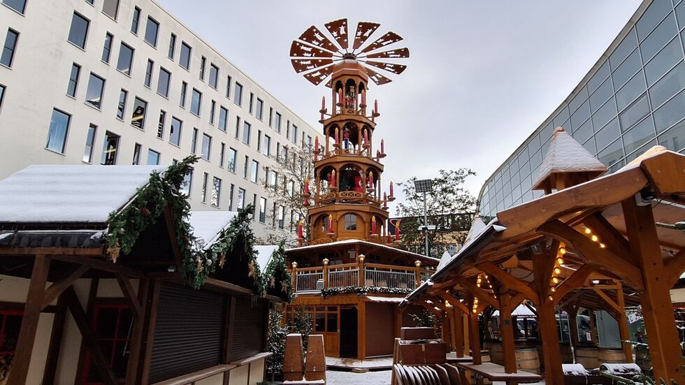 Pyramide auf dem Düsseldorfer Platz