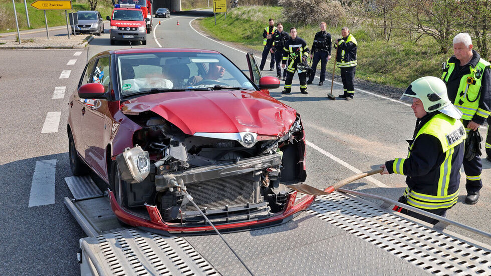 Der Skoda der Schwerverletzten wurde abgeschleppt. 