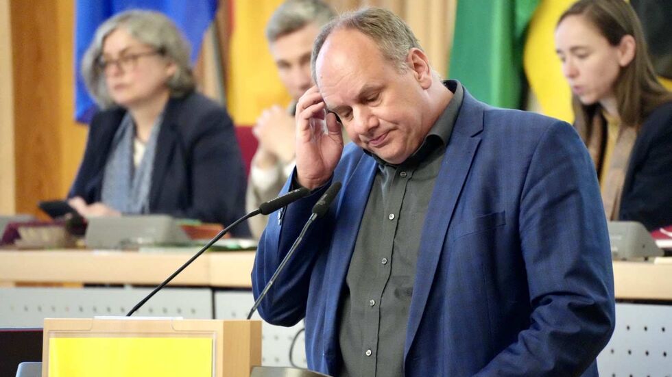 Schwere Schlappe für Oberbürgermeister Dirk Hilbert. Er wollte Haushalt und DVB am Mittwoch durchboxen