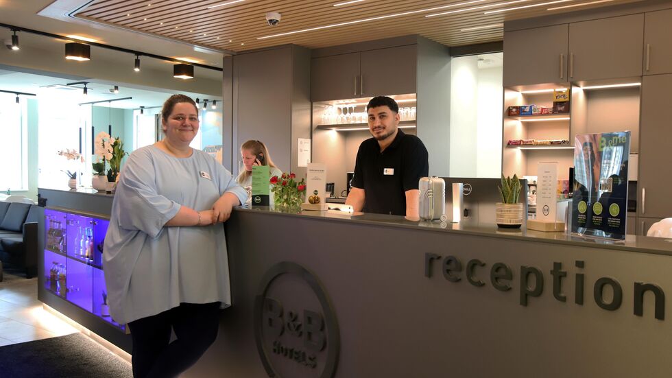 Hotelmanagerin Florence Muyldermans (links im Bild) und ihr Mann Cihan Akbalik. Hotelmanagerin Florence Muyldermans (links im Bild) und ihr Mann Cihan Akbalik.