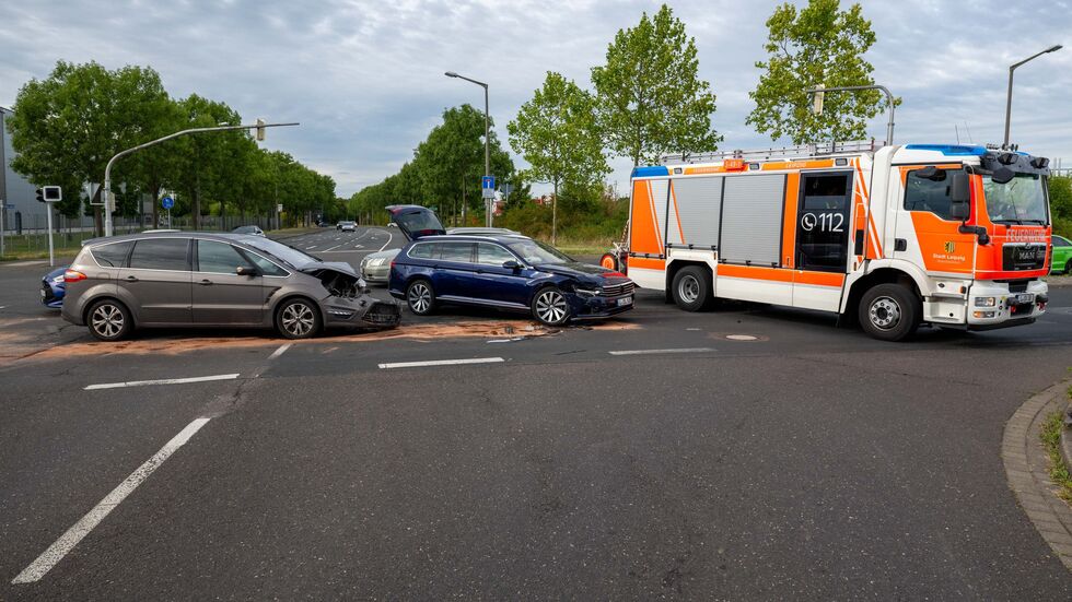 Die Kreuzung war nach dem Crash dicht.