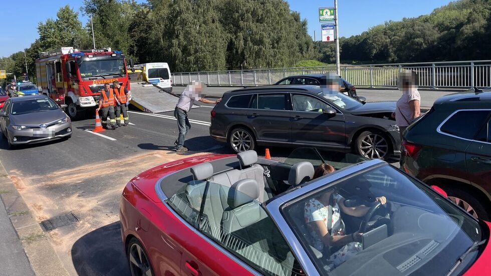 Die Feuerwehr sicherte die Unfallstelle ab. 