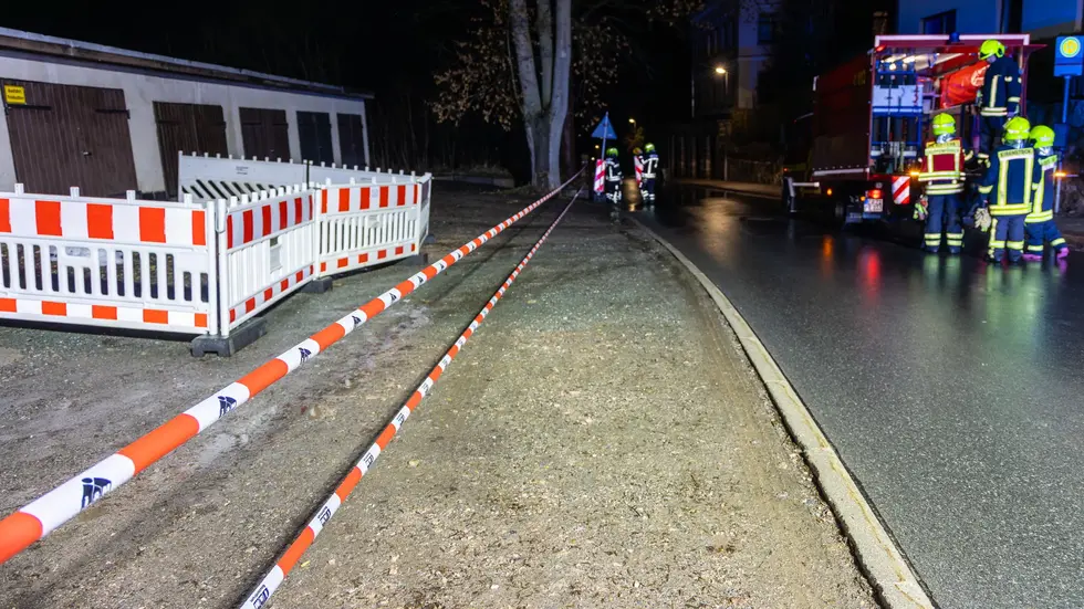 Die Feuerwehr sperrte den Bereich weiträumig ab.