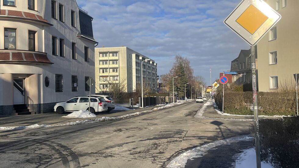 Rudolf-Breitscheid-Straße - hier an der Kreuzung Pestalozzistraße wird mit der Sanierung begonnen Rudolf-Breitscheid-Straße - hier an der Kreuzung Pestalozzistraße wird mit der Sanierung begonnen