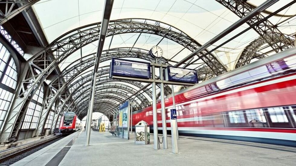Wegen Bauarbeiten kommt es zu Einschränkungen bei der S3, RE3 und dem RB30 ab und in Richtung Dresden Hauptbahnhof. (Symbolbild)
