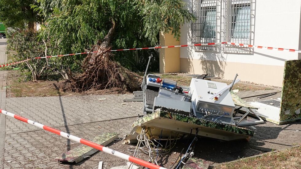 Auch ein Stromverteiler wurde beschädigt. Auch ein Stromverteiler wurde beschädigt.