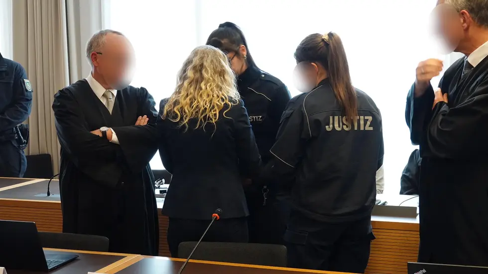 Ramona B soll ihren Mann mit einem Geländewagen überfahren haben, um so an sein Vermögen zu gelangen