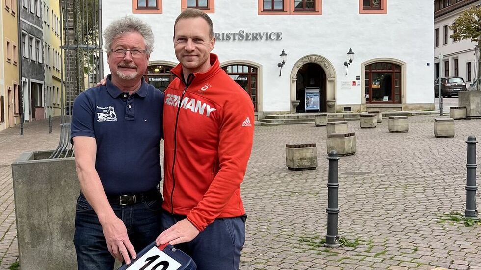 Schirrmherr Francesco Friedrich (r.) und Rennleiter Klaus Klix bei einem Testlauf in Pirna.