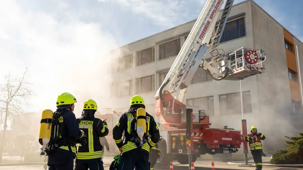 Bei der Übung wurde ein Brand in einer Schule angenommen