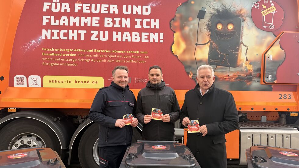 Michael Klahre (Feuerwehr Dresden), Thomas Kügler (Abfallwirtschaft Dresden) und Alf Schwaten (Geschäftsführer Stadtreinigung Dresden)