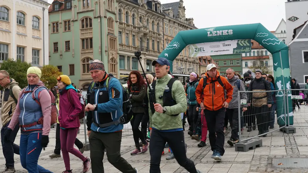 Teilnehmer beim Start des 1. Zwickauer Landlaufs 2025