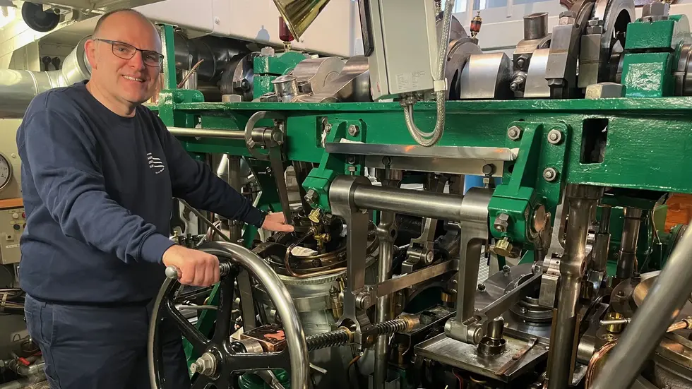 Michael Kaiser ist seit 30 Jahren bei der Weißen Flotte. Der Maschinist hält den Dampfer "Wehlen" auf Trab Michael Kaiser ist seit 30 Jahren bei der Weißen Flotte. Der Maschinist hält den Dampfer "Wehlen" auf Trab