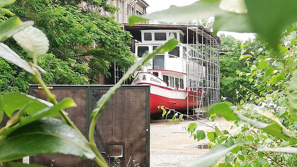 Fahrgastschiff "MS Oberlausitz" auf Trockendock am Berzdorfer See