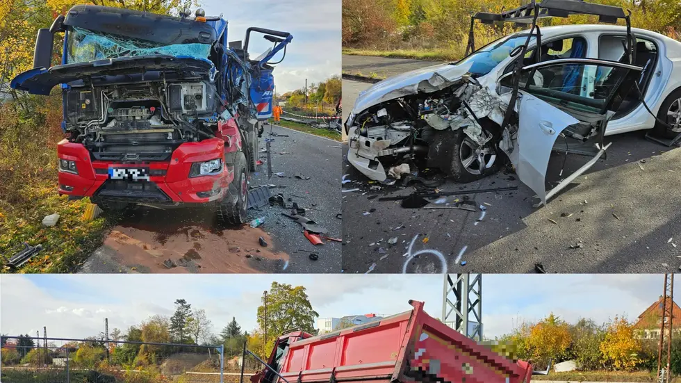 Die drei beteiligten Fahrzeuge wurden durch den Unfall schwer beschädigt.