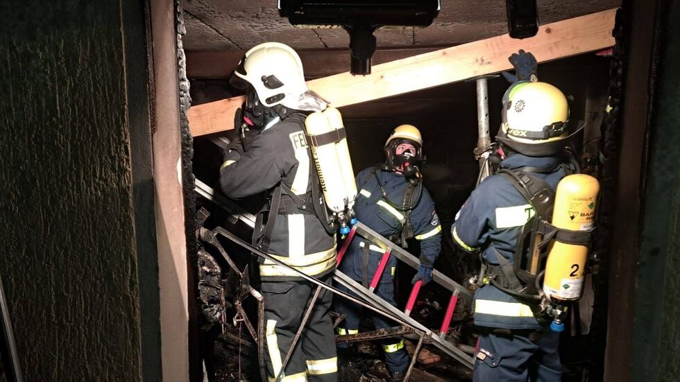 Das Gebäude ist nun offenbar einsturzgefährdet.