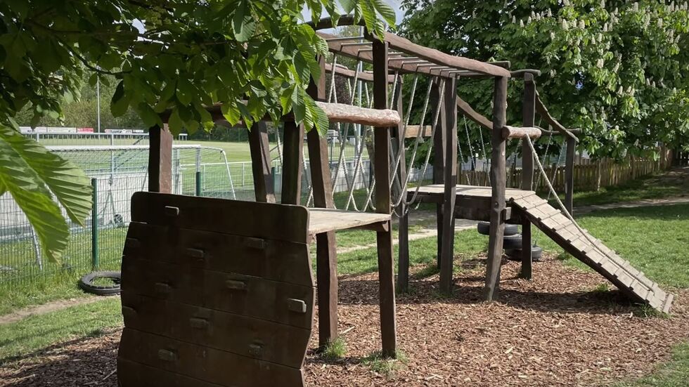 Die Kita "Hummelburg" in Großpostwitz benötigt ein neues Klettergerüst. Das bisherige Spielgerät entspricht nicht mehr den aktuellem Standards. 