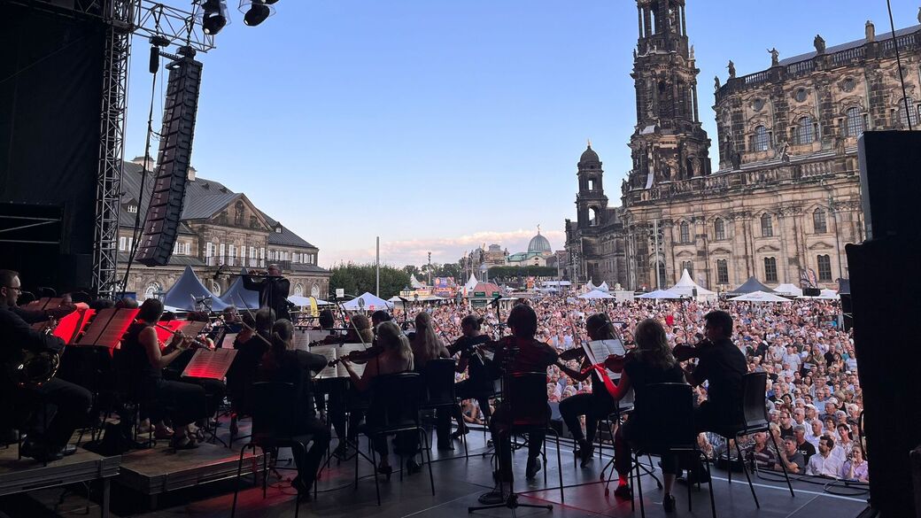 Am Freitag um 19 Uhr fiel der Startschuss auf der Radio-Dresden-Bühne.