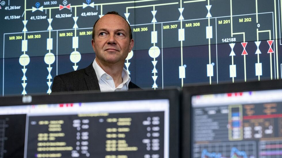 Günther in der Leitwarte des Verteilnetzbetreibers Mitnetz