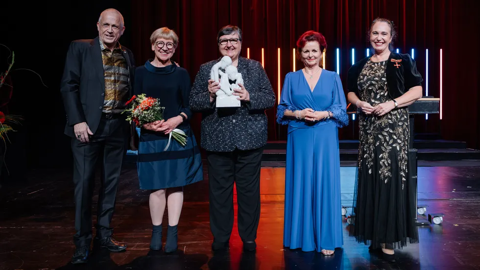 Stefan Hippler,  Gudrun Anglis und Maria Decker (SOLWODI), Initiatorin Viola Klein und
Laudatorin Inge Bell