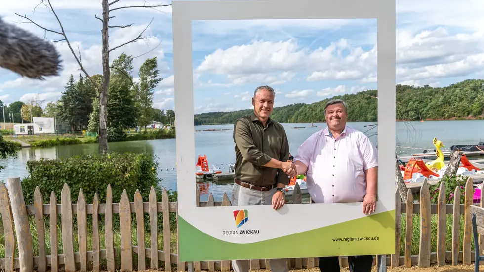 Landrat Carsten Michaelis (l.) und Werdaus Oberbürgermeister Sören Kristensen Landrat Carsten Michaelis (l.) und Werdaus Oberbürgermeister Sören Kristensen