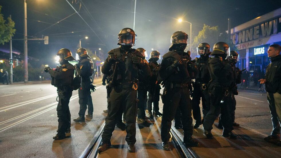 Bereits vor dem eigentlichen "Tag X" ist es in der Nacht auf Samstag am Wiedebachplatz zu schweren Ausschreitungen gekommen. Bereits vor dem eigentlichen "Tag X" ist es in der Nacht auf Samstag am Wiedebachplatz zu schweren Ausschreitungen gekommen.