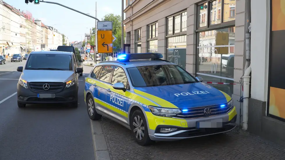 Vor einer Zahnarztpraxis in der Georg-Schuhmann-Straße Ecke Slevogstraße zu einer Attacke mit einem Stichwerkzeug.