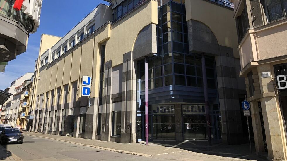 Seit neun Jahren steht das frühere Joh-Kaufhaus leer. Seit Längerem verschwunden ist das "H" des Schriftzuges.  