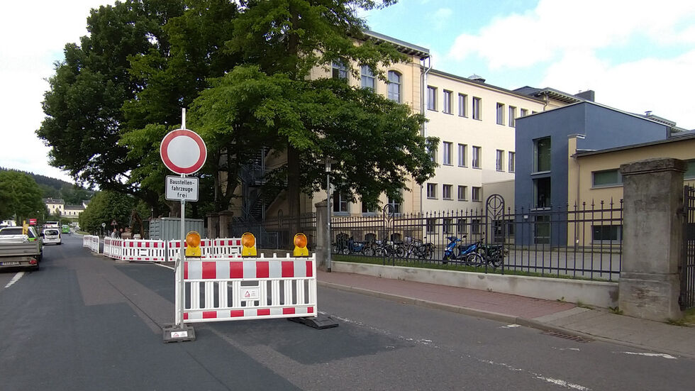 Die nächste Sperrung in der Olbernhauer Innenstadt, diesmal an der Oberschule. Die nächste Sperrung in der Olbernhauer Innenstadt, diesmal an der Oberschule.