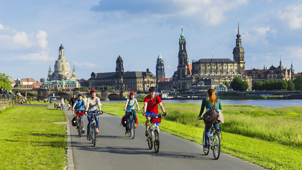 Zwischen Augustus- und Marienbrücke wird am Elberadweg gebaut.