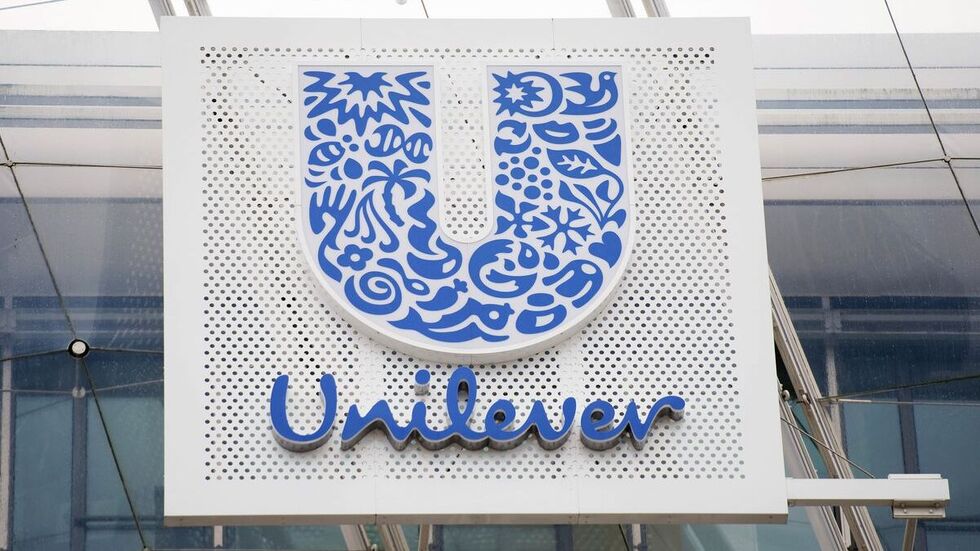 Das Logo an der Zentrale von Unilever in Hamburg 