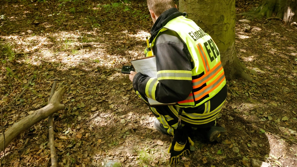 Nach Ampullen-Funden bei der früheren Kaserne in Chemnitz-Ebersdorf sperrt die Stadt Teile des Waldes. Abseits der Wege gilt jetzt Betretungsverbot.