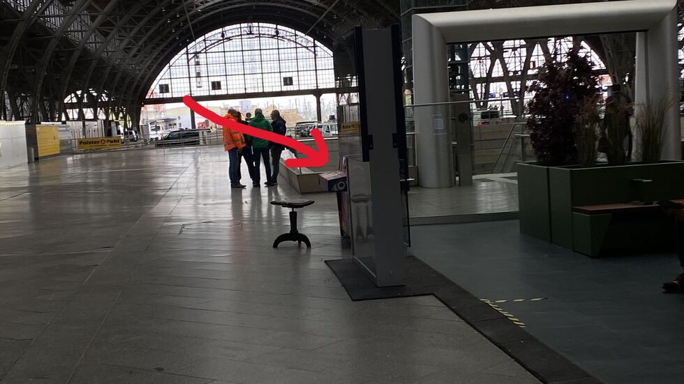 Hier im Leipziger Hauptbahnhof steht das Klavier.