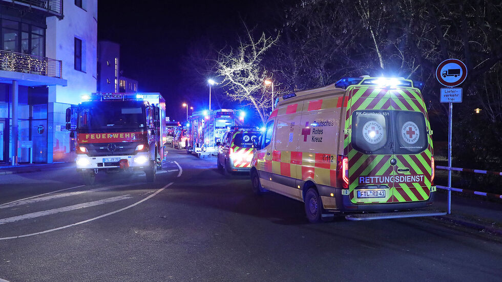 Die Einsatzkräfte vor Ort. Die Einsatzkräfte vor Ort.