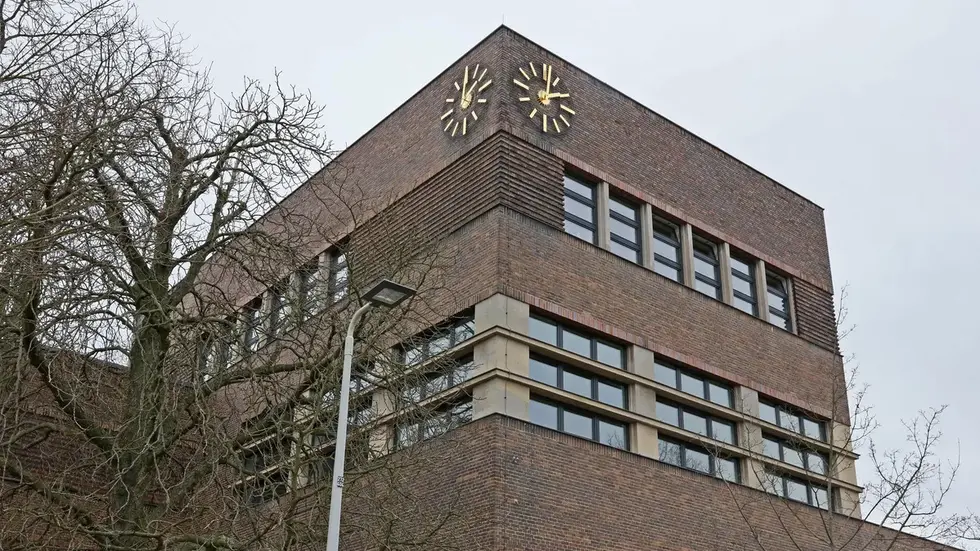 Zwischen 6. und 12. März verschwand der Blitzableiter der Schule. Zwischen 6. und 12. März verschwand der Blitzableiter der Schule.