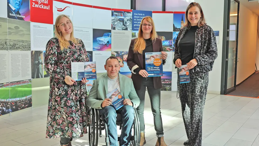 v.l.n.r.: Maria Veltum (Caritasverband Dekanat Zwickau), Scott Meinhardt (Wissenschaftlicher Mitarbeiter WHZ), Susann Kühn (Amt für Wirtschaftsförderung) und Oberbürgermeisterin Constance Arndt