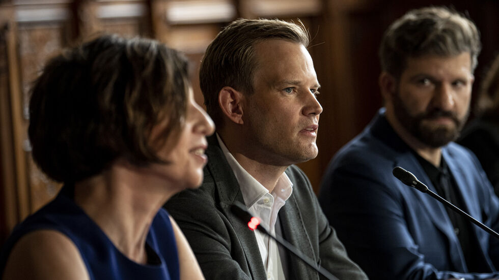 V.l.: Soziologin Jutta Allmendinger, Virologe Hendrik Streeck und Harald Wilkoszewski, Pressesprecher des Wissenschaftszentrums Berlin für Sozialforschung, bei der Pressekonferenz