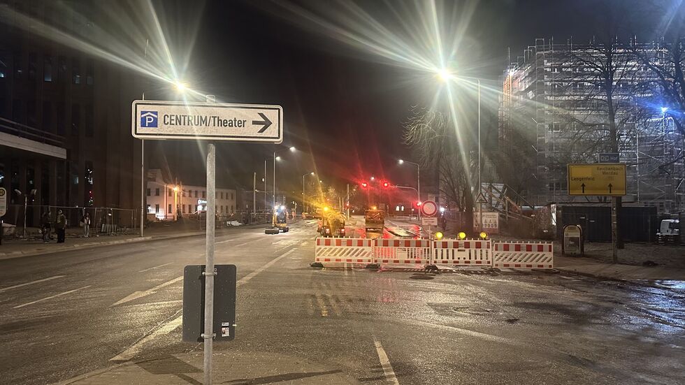 Straßen waren nach dem Wasserrohrbruch vereist.